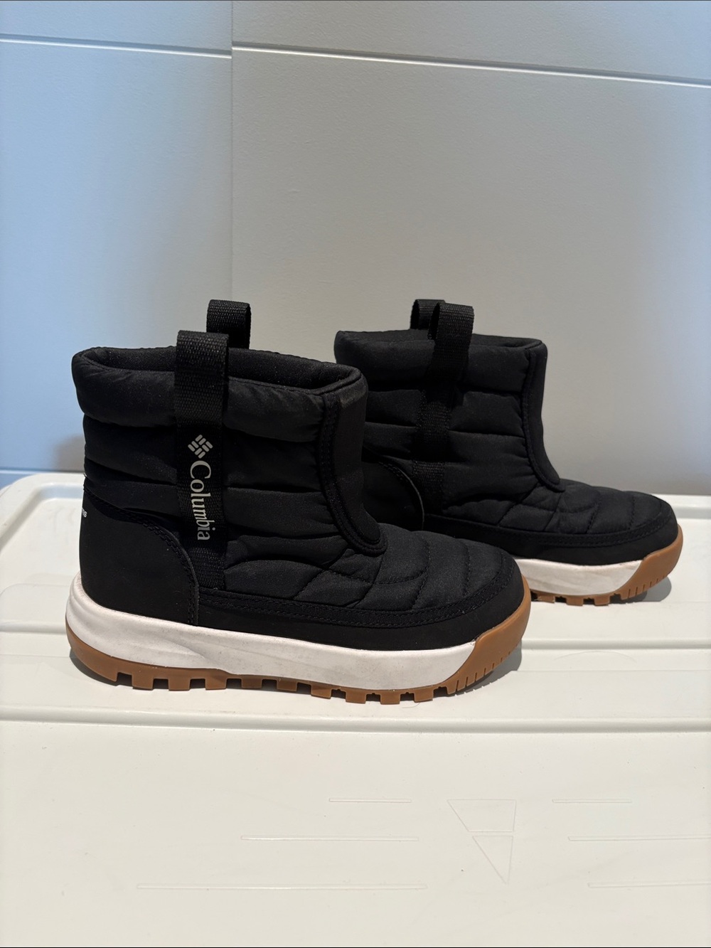 Columbia Black and Brown Kids fall Winter Boots insulated sz 2